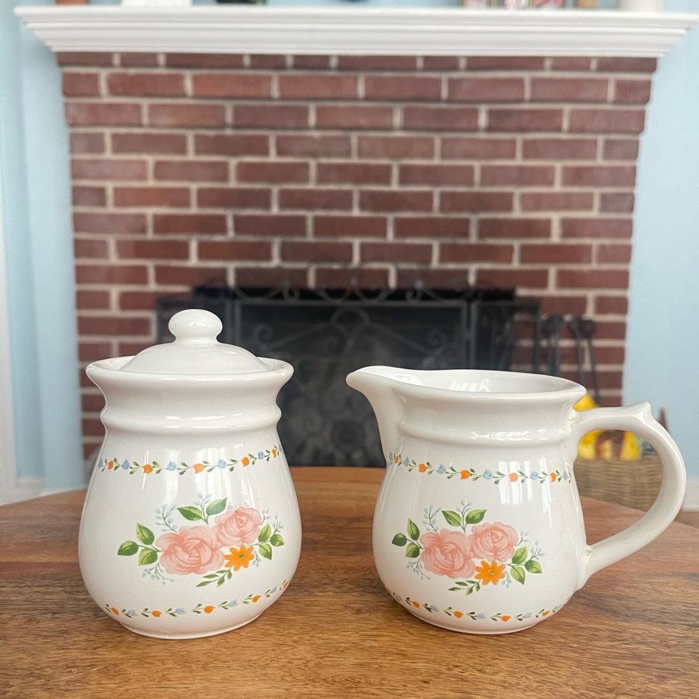 Vintage cream and sugar containers